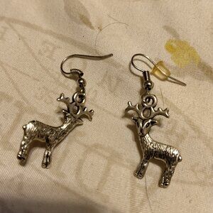 Super cute reindeer earrings-no discount's given prices are low enough